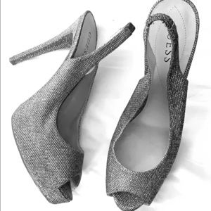 Guess pumps/heels